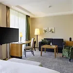 מלון Western Premier Park & 4*