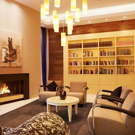 Western Premier Park & Отель