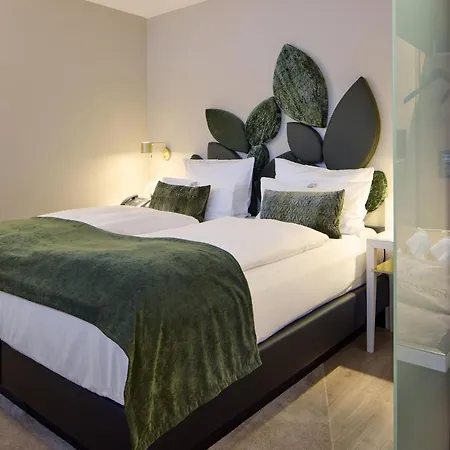 Western Premier Park & 4*