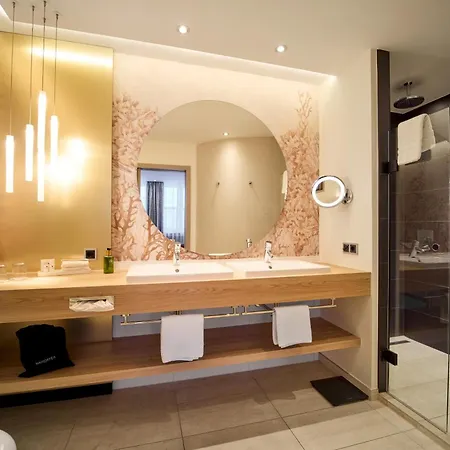 Отель Western Premier Park &