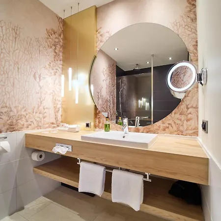 Отель Western Premier Park &