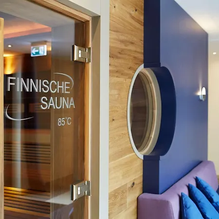 Western Premier Park & Отель