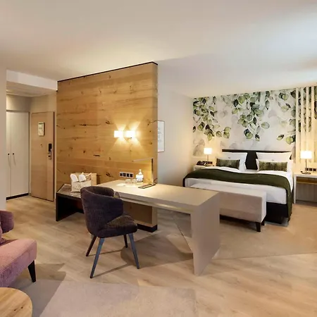 Western Premier Park & 4*