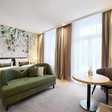 Western Premier Park & 4*