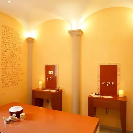 Western Premier Park & Отель