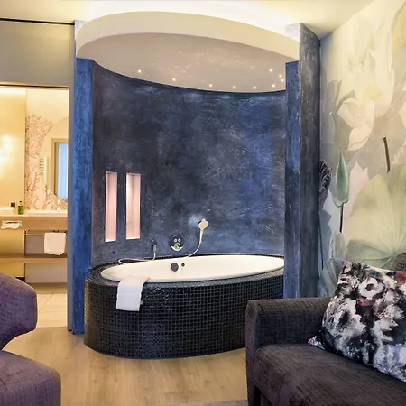 Western Premier Park & Отель 4*